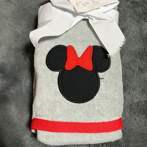 NWT Disney Mini Mouse Hand Towels - Picture 2 of 4